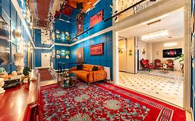 Hexa Suites Hotel